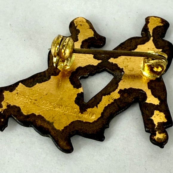 Antique Enamel Pin Holland Dutch Boy and Girl Dancing Made in Czechoslovakia - Picture 2 of 8